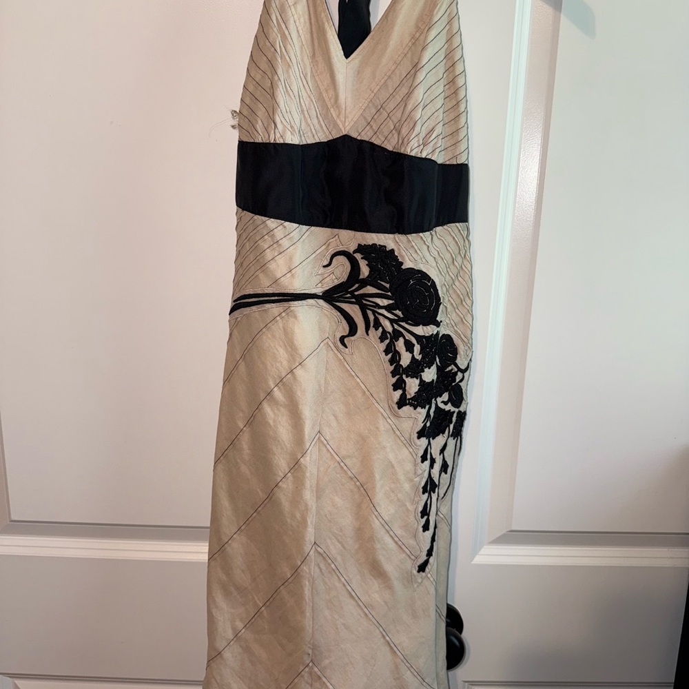 Elegant Black and Cream Embroidered Floral Dress. Size 4